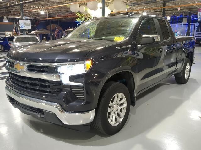 2023 Chevrolet Silverado 1500 LT — photo 1 of 26