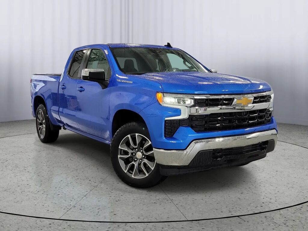 2025 Chevrolet Silverado 1500 LT — photo 1 of 13