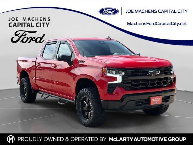 2022 Chevrolet Silverado 1500 LT — photo 1 of 13
