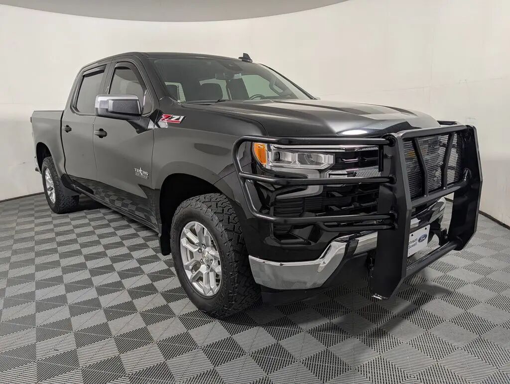 2022 Chevrolet Silverado 1500 LT — photo 1 of 16