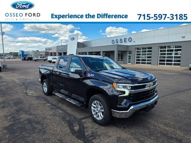 2022 Chevrolet Silverado 1500 LT — photo 1 of 13