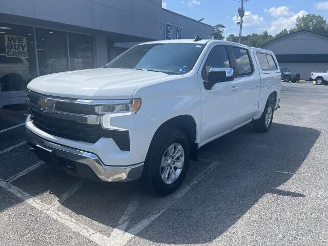 2022 Chevrolet Silverado 1500 LT — photo 1 of 27