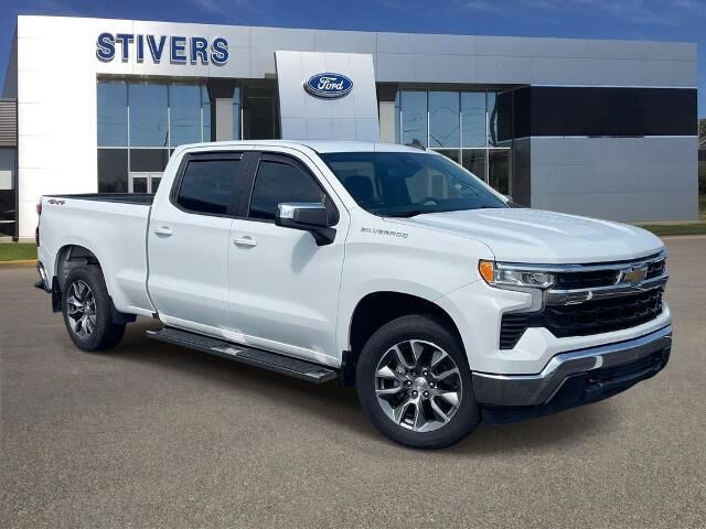 2022 Chevrolet Silverado 1500 LT — photo 1 of 20
