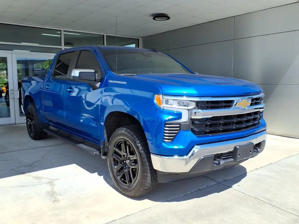 2022 Chevrolet Silverado 1500 LT — photo 1 of 13