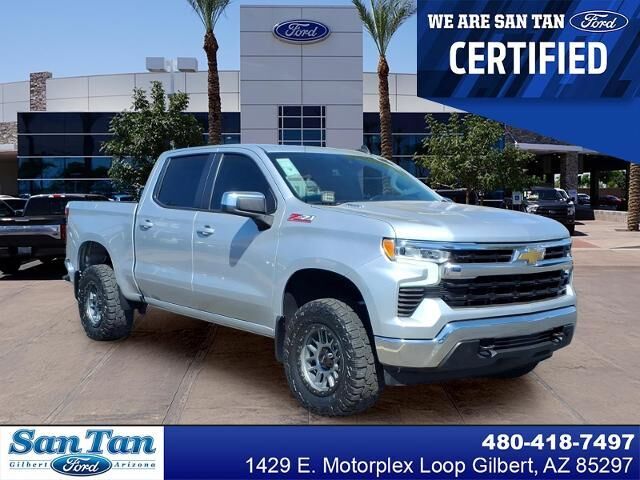 2022 Chevrolet Silverado 1500 LT — photo 1 of 39