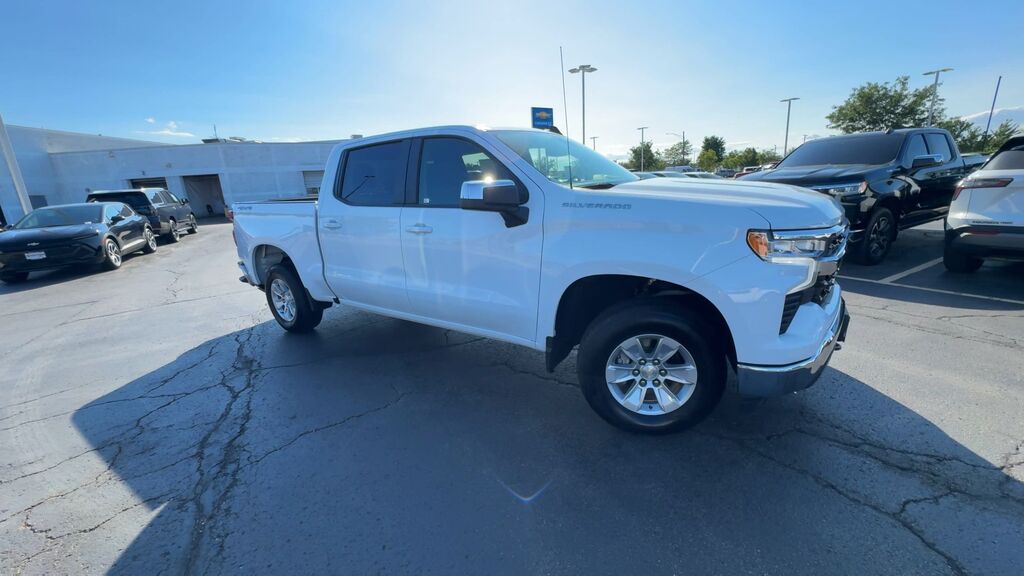 2025 Chevrolet Silverado 1500 LT — photo 1 of 7