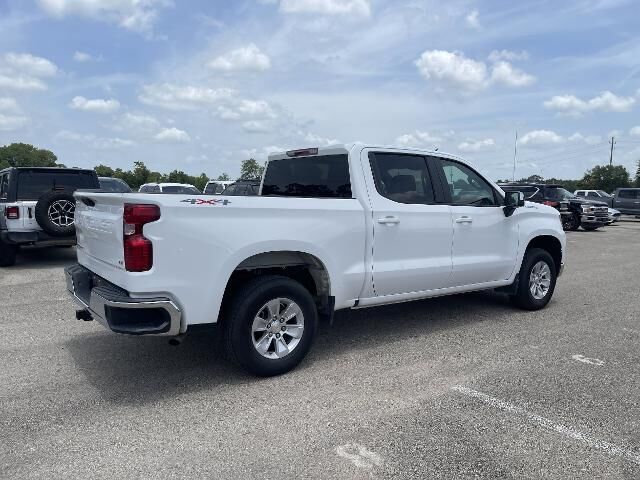 2025 Chevrolet Silverado 1500 LT — photo 1 of 34
