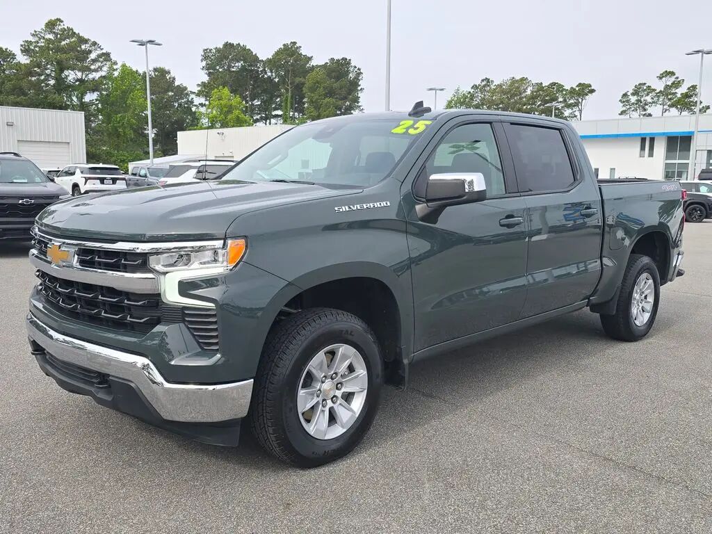 2025 Chevrolet Silverado 1500 LT — photo 1 of 15