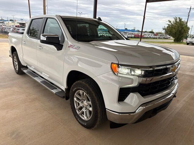 2025 Chevrolet Silverado 1500 LT — photo 1 of 13