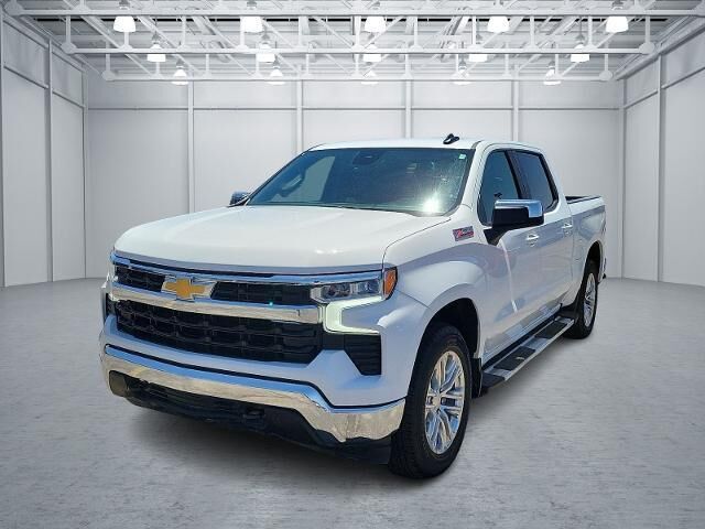 2025 Chevrolet Silverado 1500 LT — photo 1 of 39