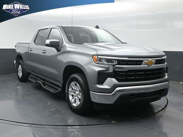 2025 Chevrolet Silverado 1500 LT — photo 1 of 13