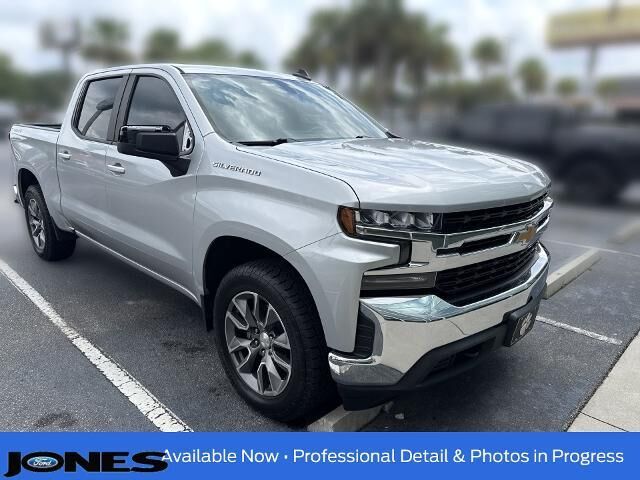 2020 Chevrolet Silverado 1500 LT — photo 1 of 40