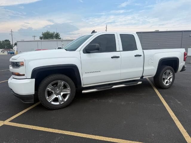 2017 Chevrolet Silverado 1500 Custom — photo 1 of 13