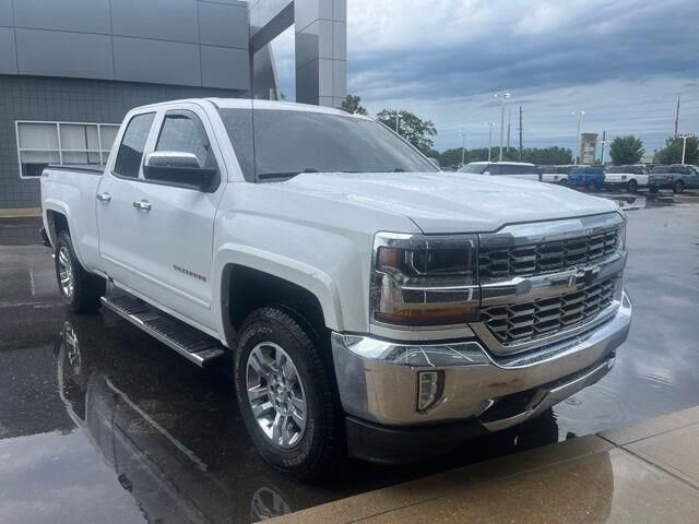 2017 Chevrolet Silverado 1500 LT — photo 1 of 27