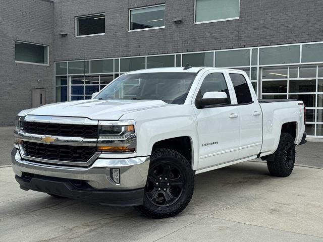 2017 Chevrolet Silverado 1500 LT — photo 1 of 13