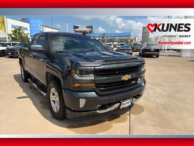 2017 Chevrolet Silverado 1500 LT — photo 1 of 13