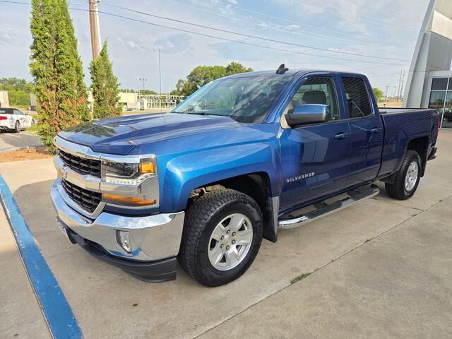 2018 Chevrolet Silverado 1500 LT — photo 1 of 26