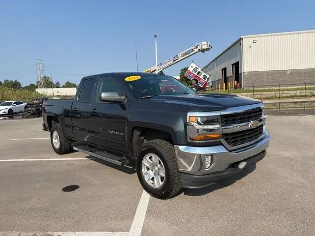 2018 Chevrolet Silverado 1500 LT — photo 1 of 5