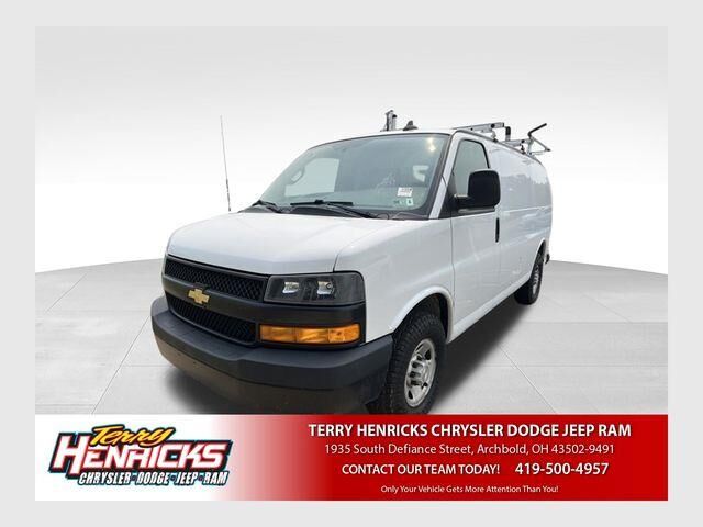 2022 Chevrolet Express 2500 — photo 1 of 24