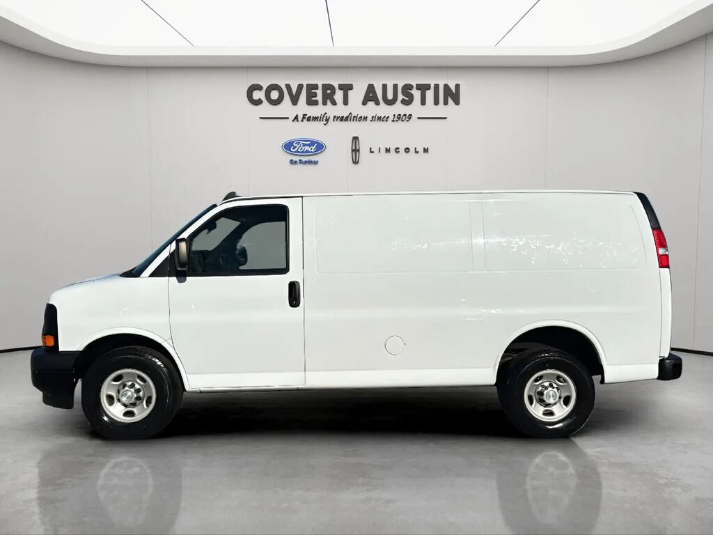 2017 Chevrolet Express 2500 — photo 1 of 13