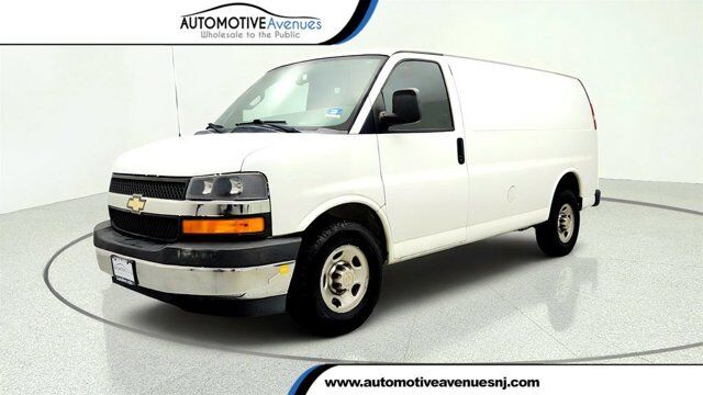 2018 Chevrolet Express Cargo Van RWD 2500 135'' w/ 6.0L V8 Engine — photo 1 of 3