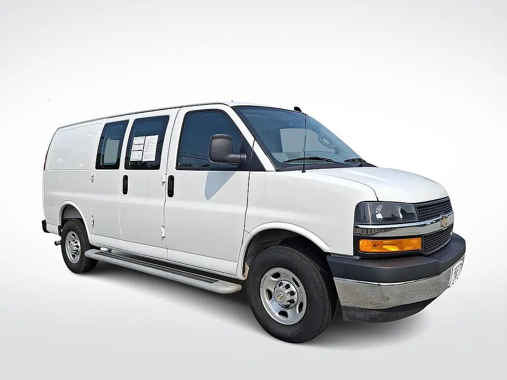 2025 Chevrolet Express 2500 — photo 1 of 13
