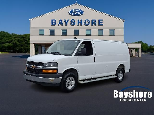2025 Chevrolet Express 2500 — photo 1 of 13