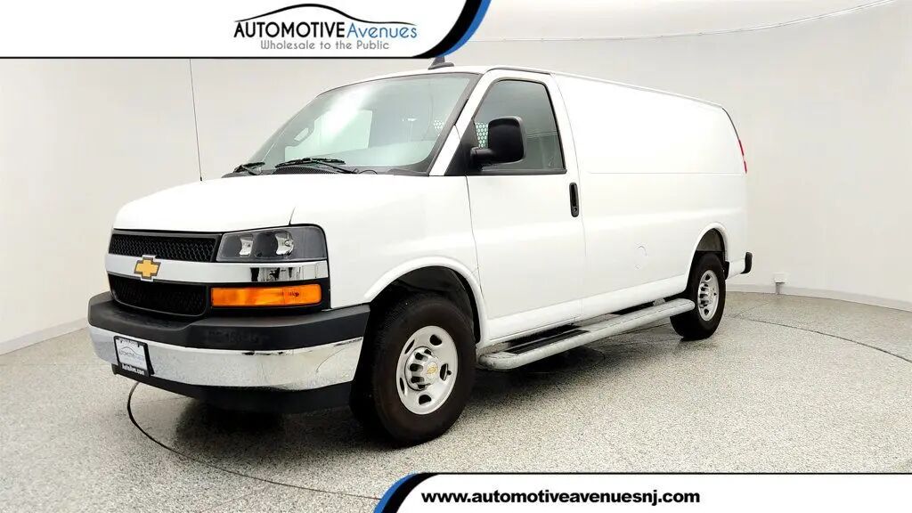 2025 Chevrolet Express 2500 — photo 1 of 13
