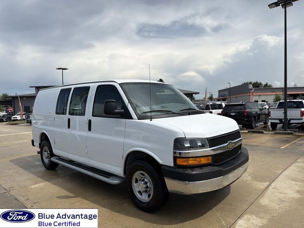 2024 Chevrolet Express 2500 — photo 1 of 1