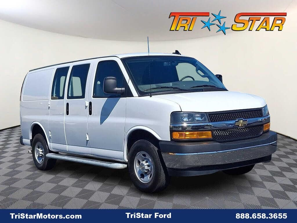 2024 Chevrolet Express 2500 — photo 1 of 1
