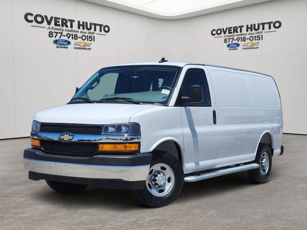 2025 Chevrolet Express 2500 — photo 1 of 14