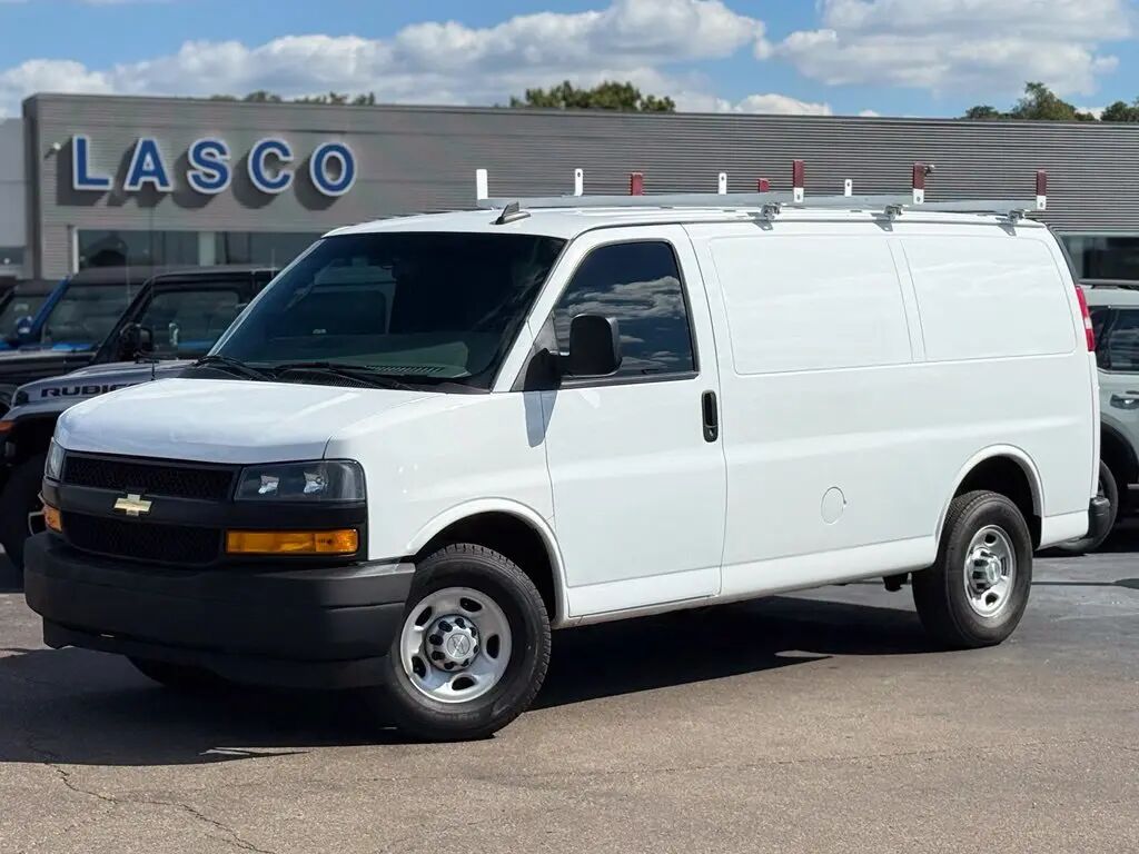 2018 Chevrolet Express 2500 — photo 1 of 13