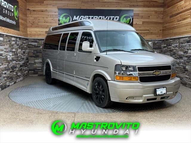 2022 Chevrolet Express 2500 — photo 1 of 13