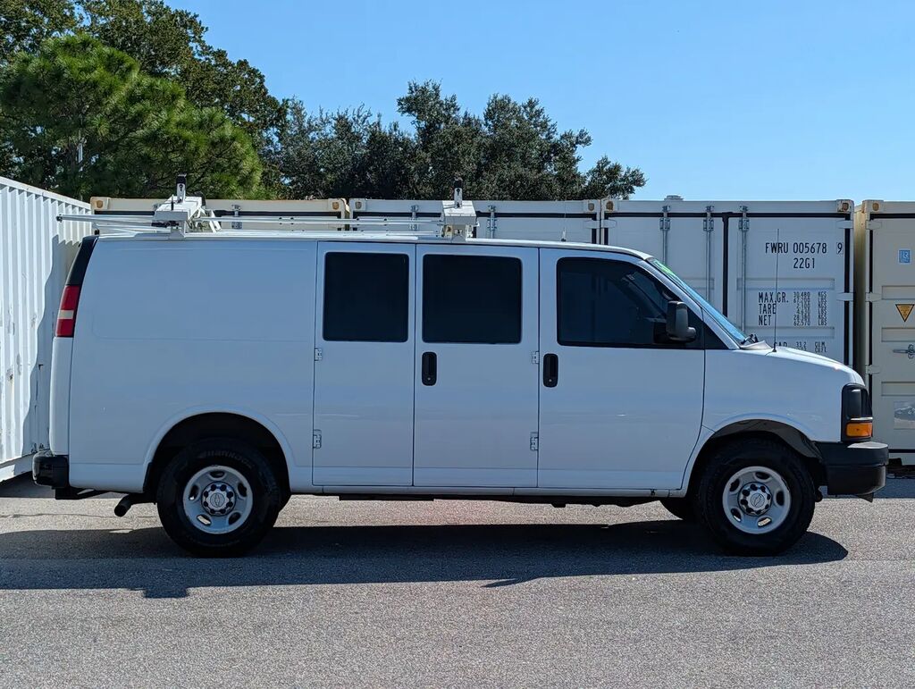 2011 Chevrolet Express 2500 — photo 1 of 13