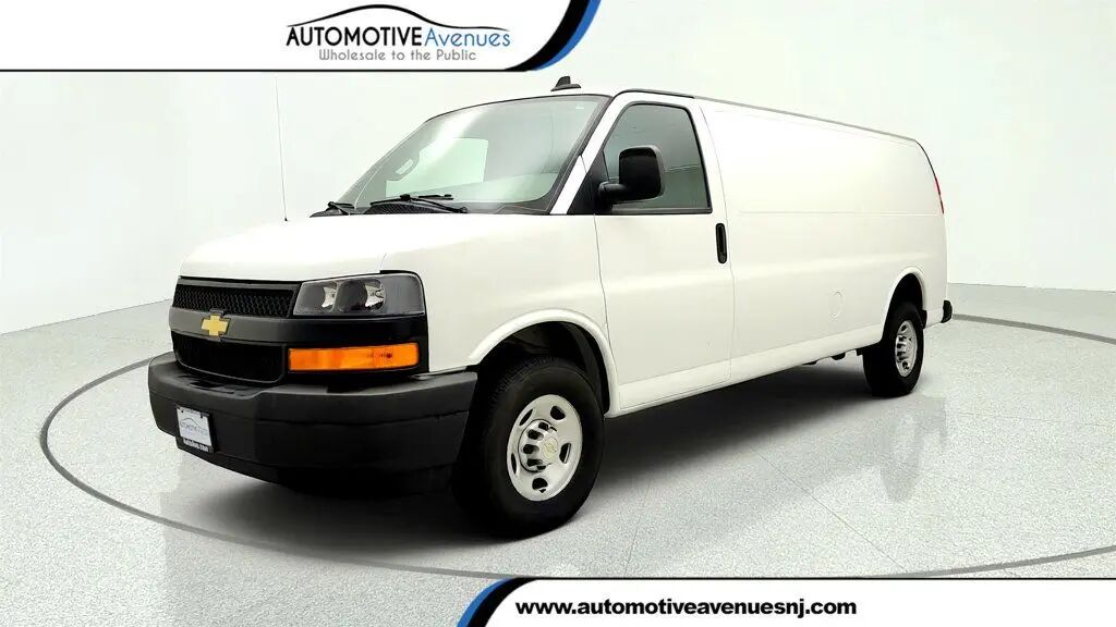 2024 Chevrolet Express 3500 — photo 1 of 13