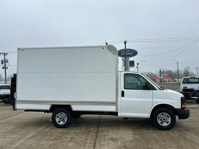 2015 GMC Savana 3500 — photo 1 of 13
