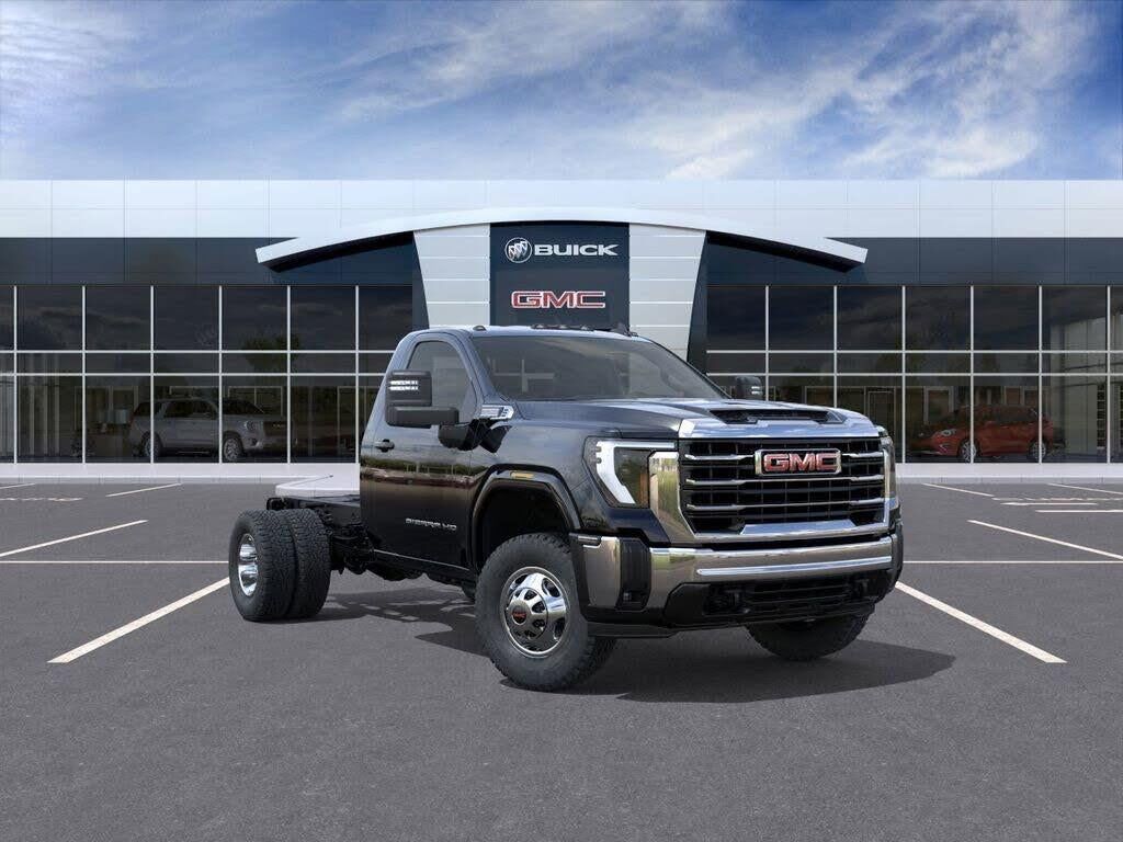 2026 GMC Sierra 3500HD CC SLE — photo 1 of 2