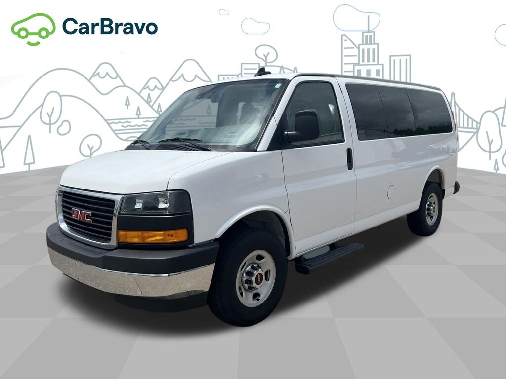 2025 GMC Savana Passenger LT — photo 1 of 6