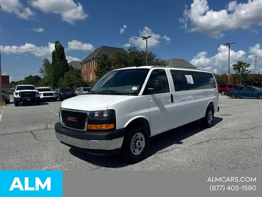2025 GMC Savana LT 3500 — photo 1 of 10