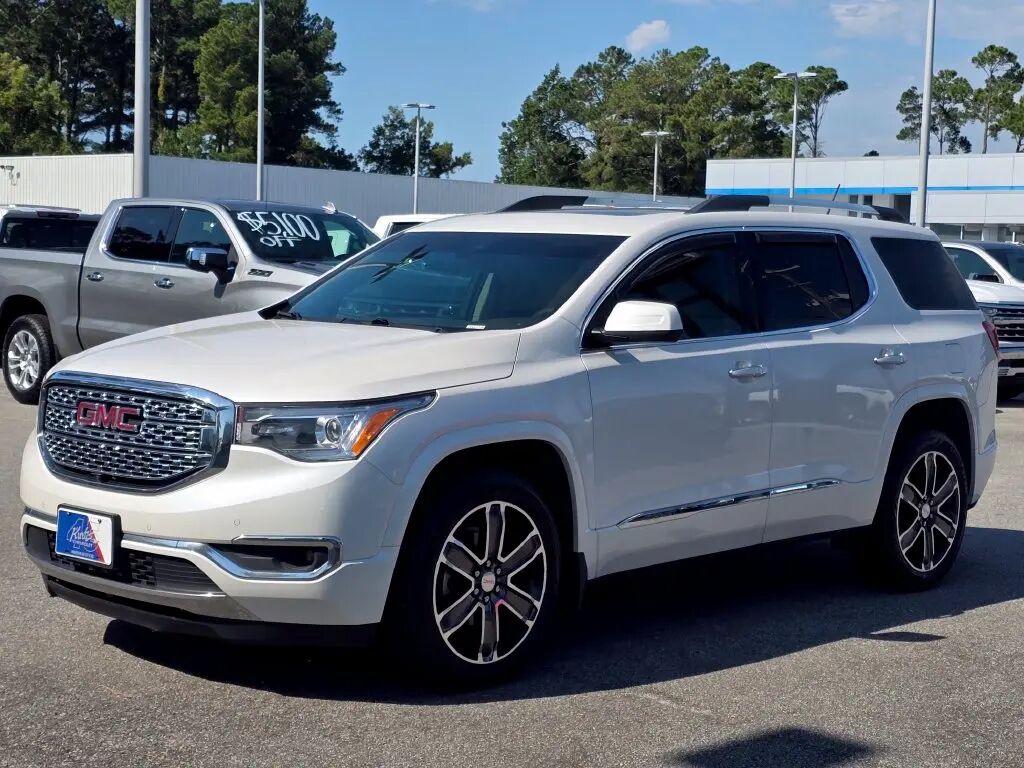 2017 GMC Acadia Denali — photo 1 of 13