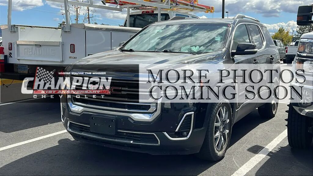 2023 GMC Acadia SLT — photo 1 of 3