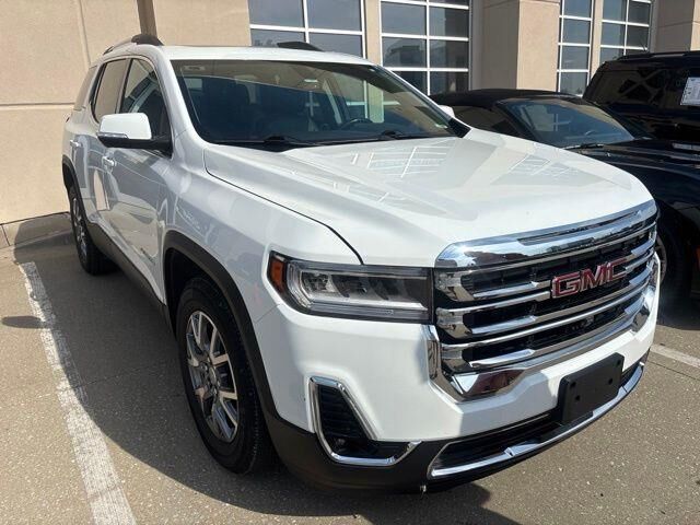2020 GMC Acadia SLT — photo 1 of 3