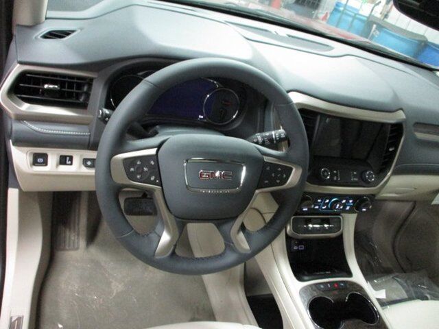2023 GMC Acadia Denali — photo 1 of 1