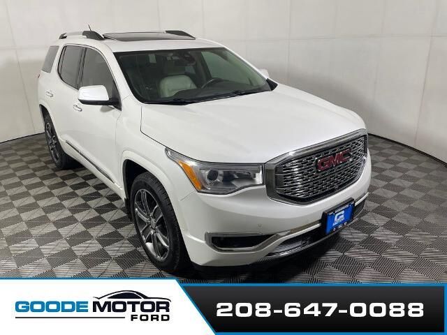2017 GMC Acadia Denali — photo 1 of 26