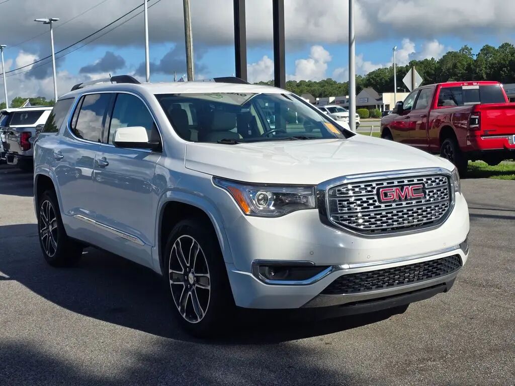 2019 GMC Acadia Denali — photo 1 of 26