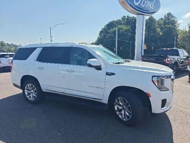 2022 GMC Yukon SLT — photo 1 of 13