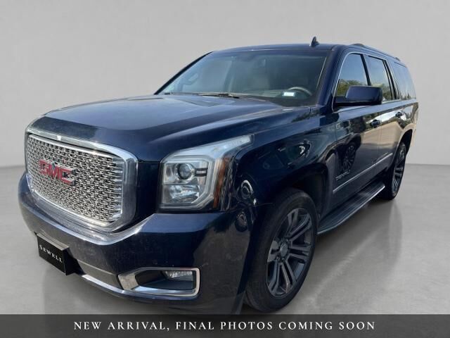 2017 GMC Yukon Denali — photo 1 of 10