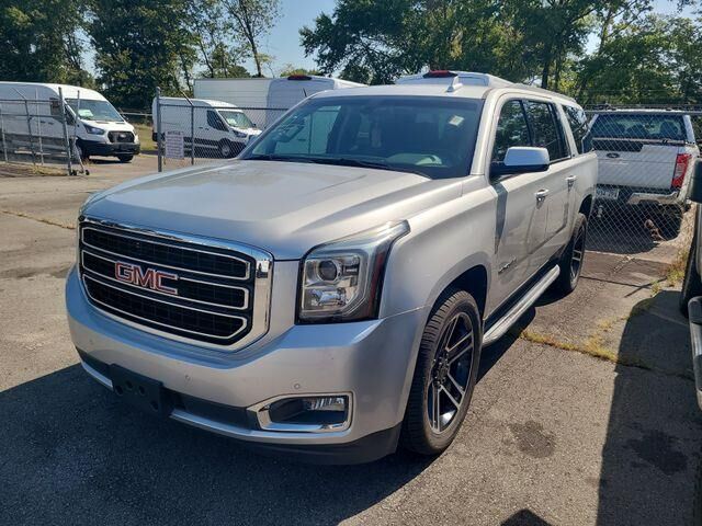 2018 GMC Yukon XL SLE — photo 1 of 4