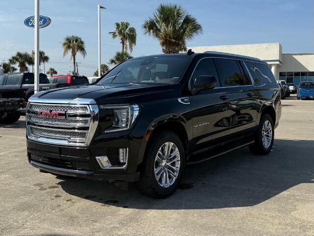 2023 GMC Yukon XL SLE — photo 1 of 13
