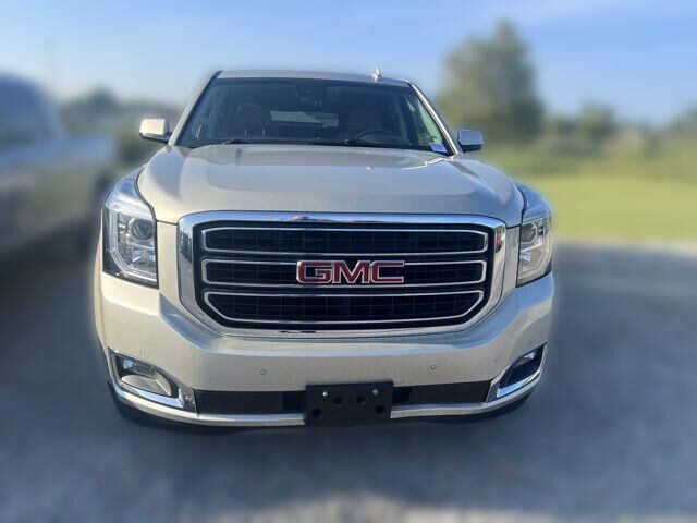 2017 GMC Yukon XL SLT — photo 1 of 11